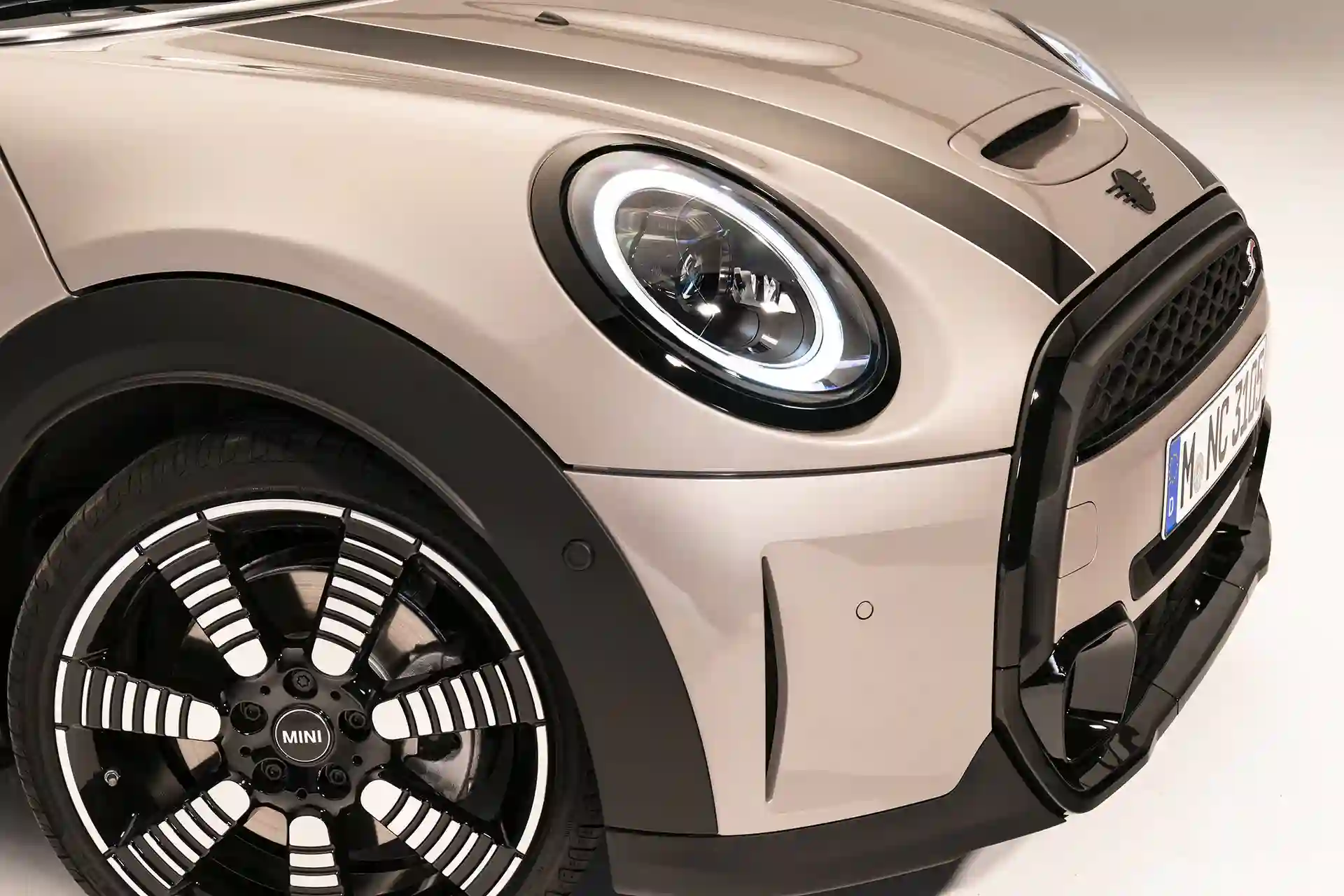 Оригинальный каждый раз : MINI 3 двери и MINI 5 дверей